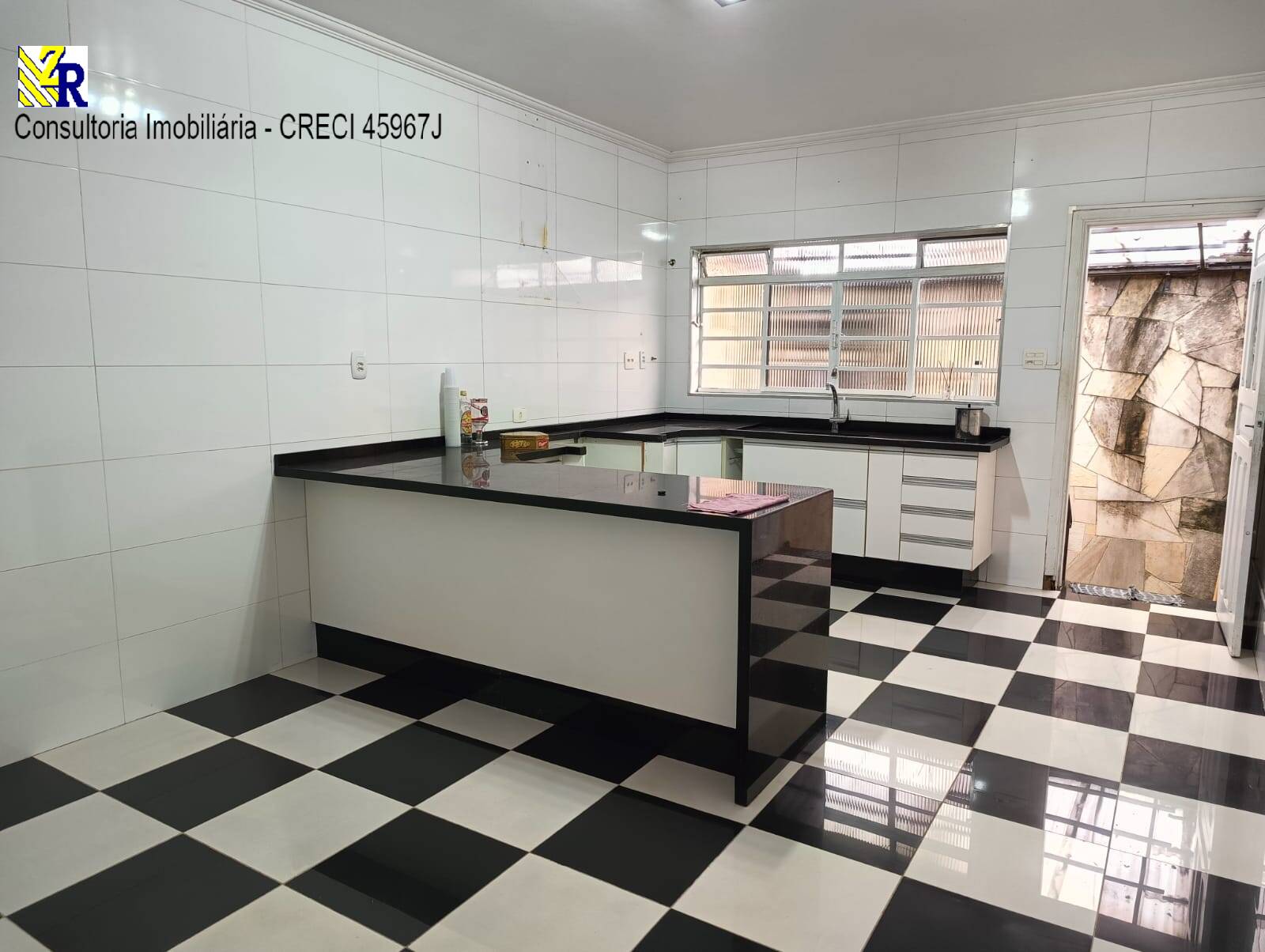 Sobrado à venda e aluguel com 2 quartos, 210m² - Foto 2